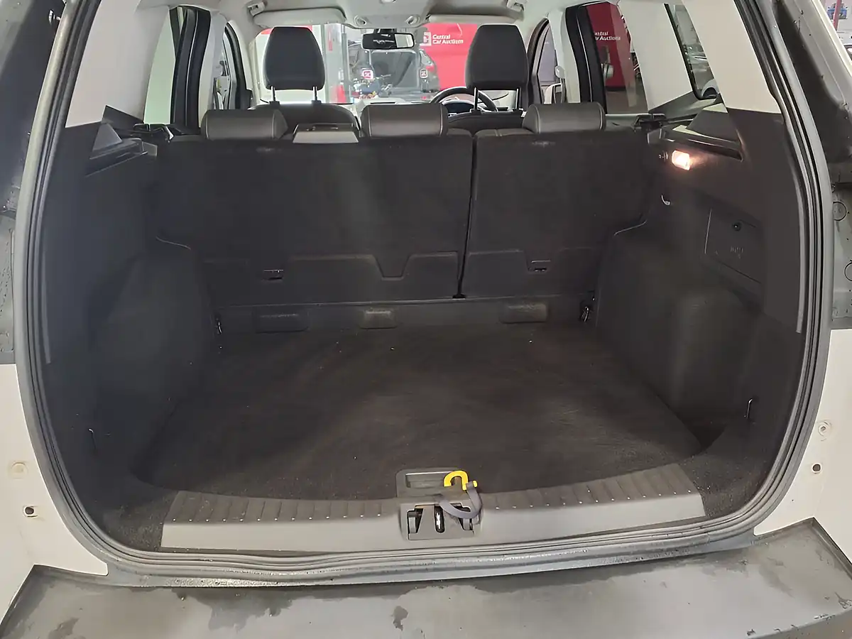 Used 2018 Ford Kuga Titanium White - Interior and Exterior details 7