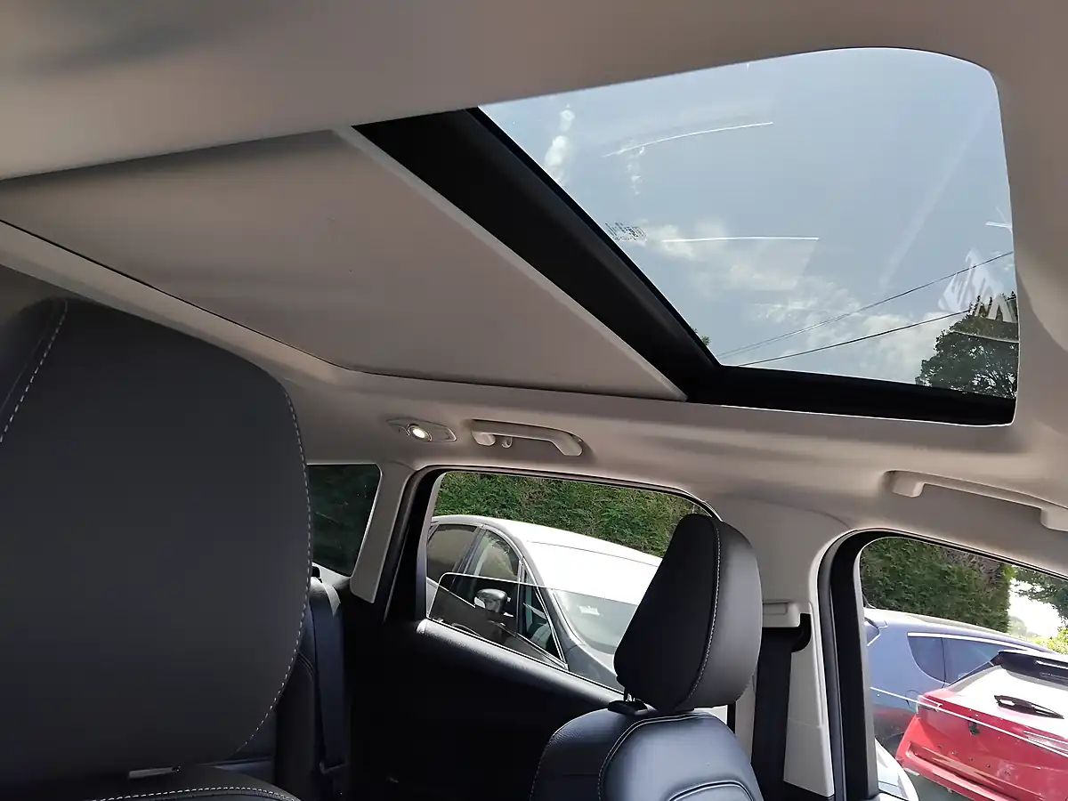 Used 2018 Ford Kuga Titanium X White - Interior and Exterior details 14