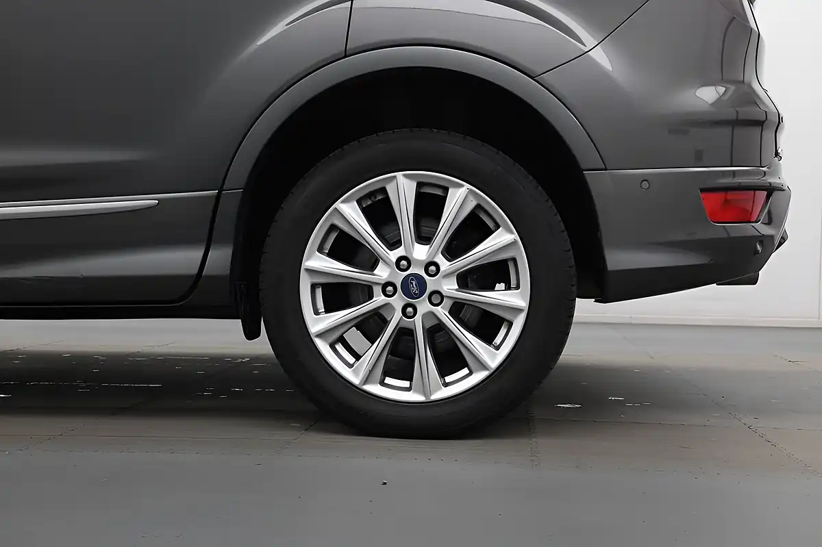 Used 2018 Ford Kuga Vignale Grey - Interior and Exterior details 4