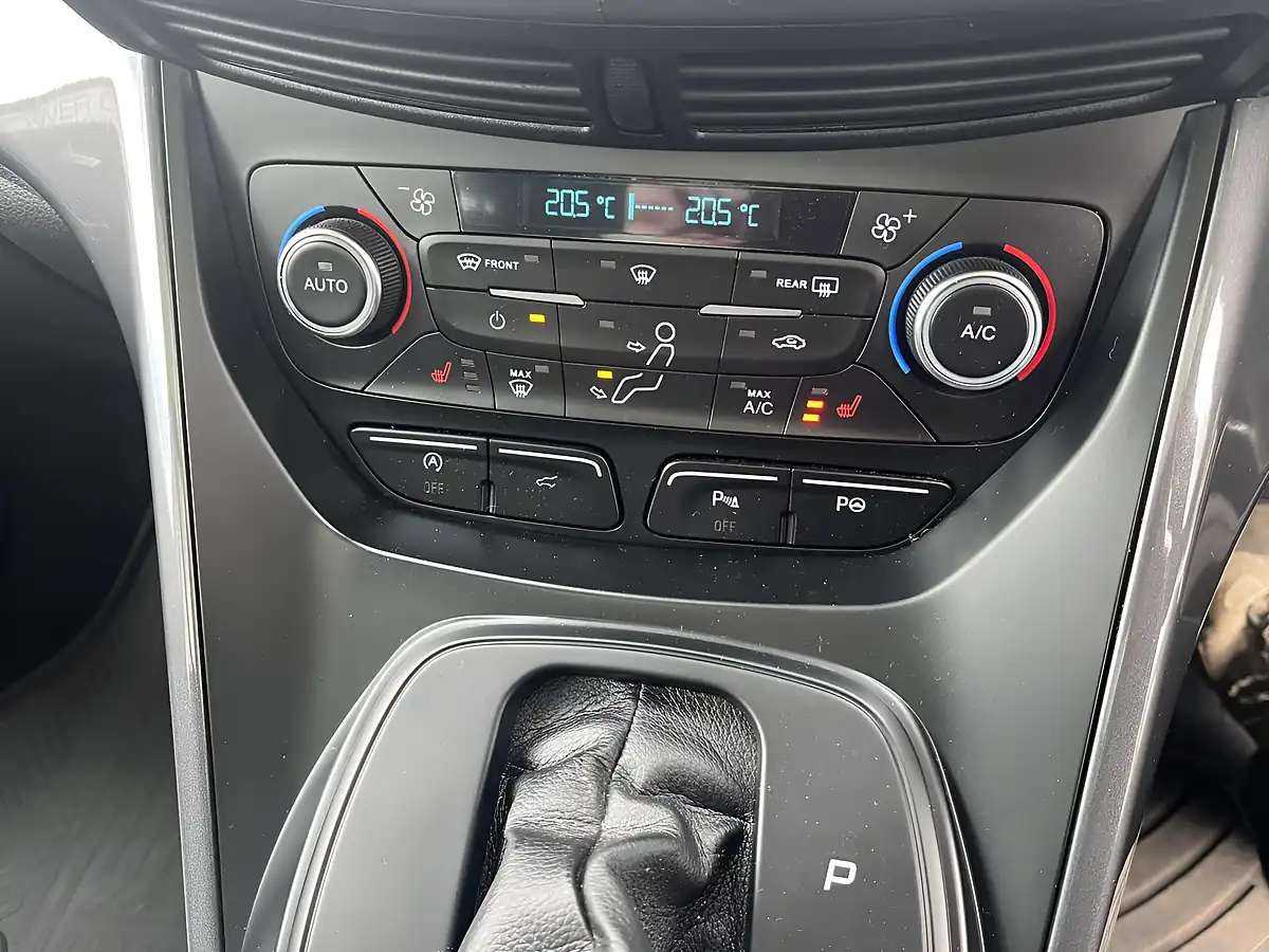 Used 2018 Ford Kuga Vignale Magnetic Grey - Interior and Exterior details 10