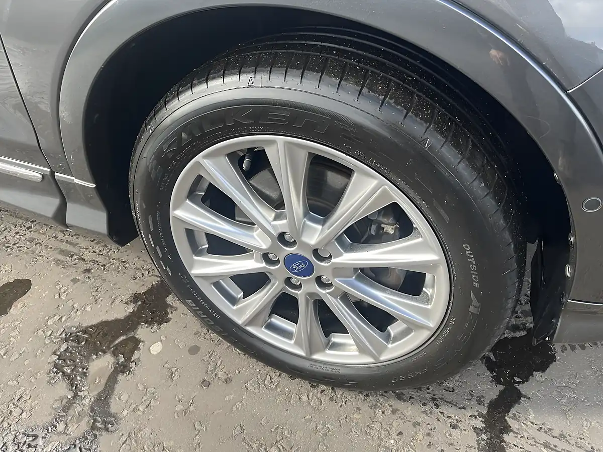 Used 2018 Ford Kuga Vignale Magnetic Grey - Interior and Exterior details 5