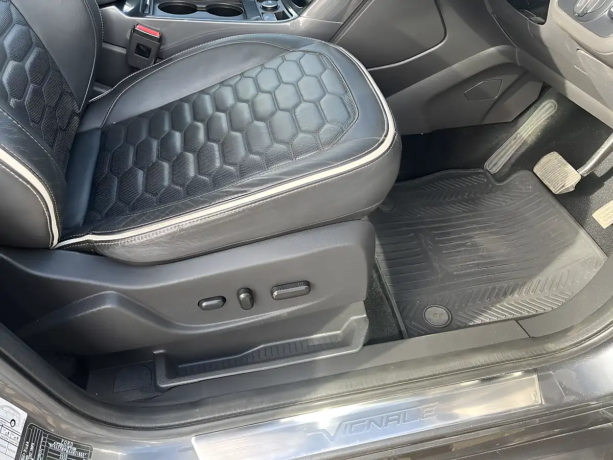 Used 2018 Ford Kuga Vignale Magnetic Grey - Interior and Exterior details 7