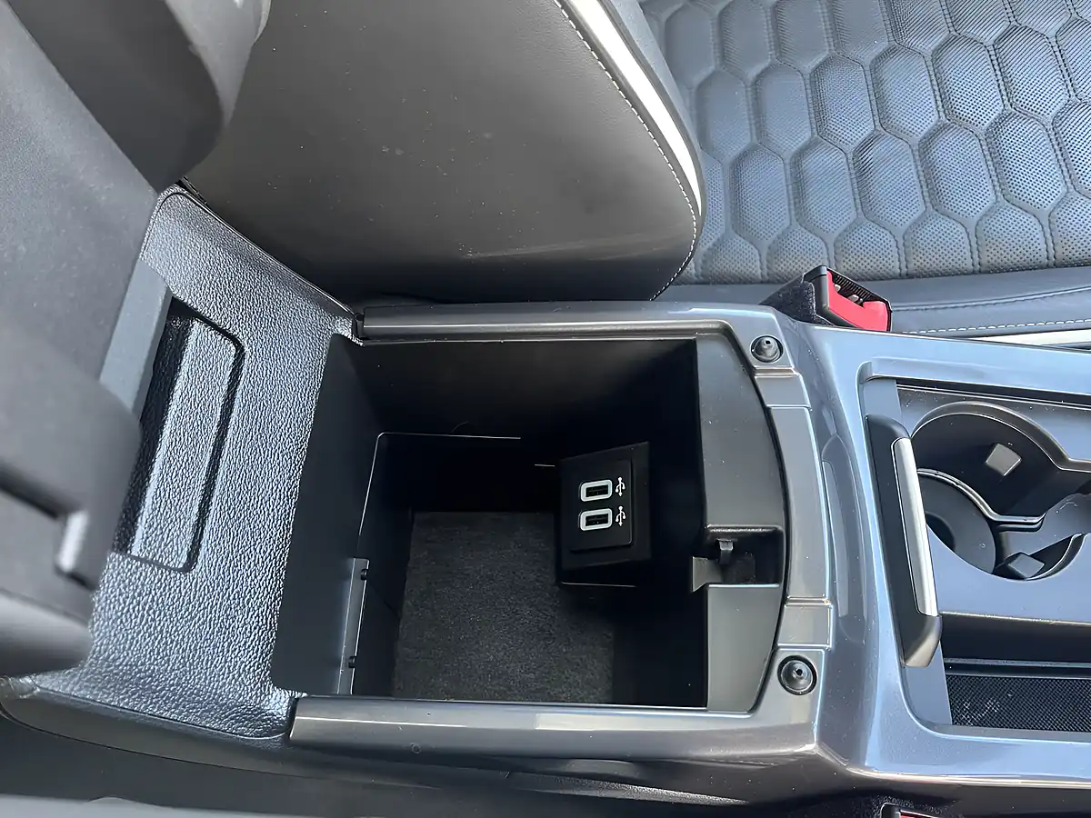 Used 2018 Ford Kuga Vignale Magnetic Grey - Interior and Exterior details 8
