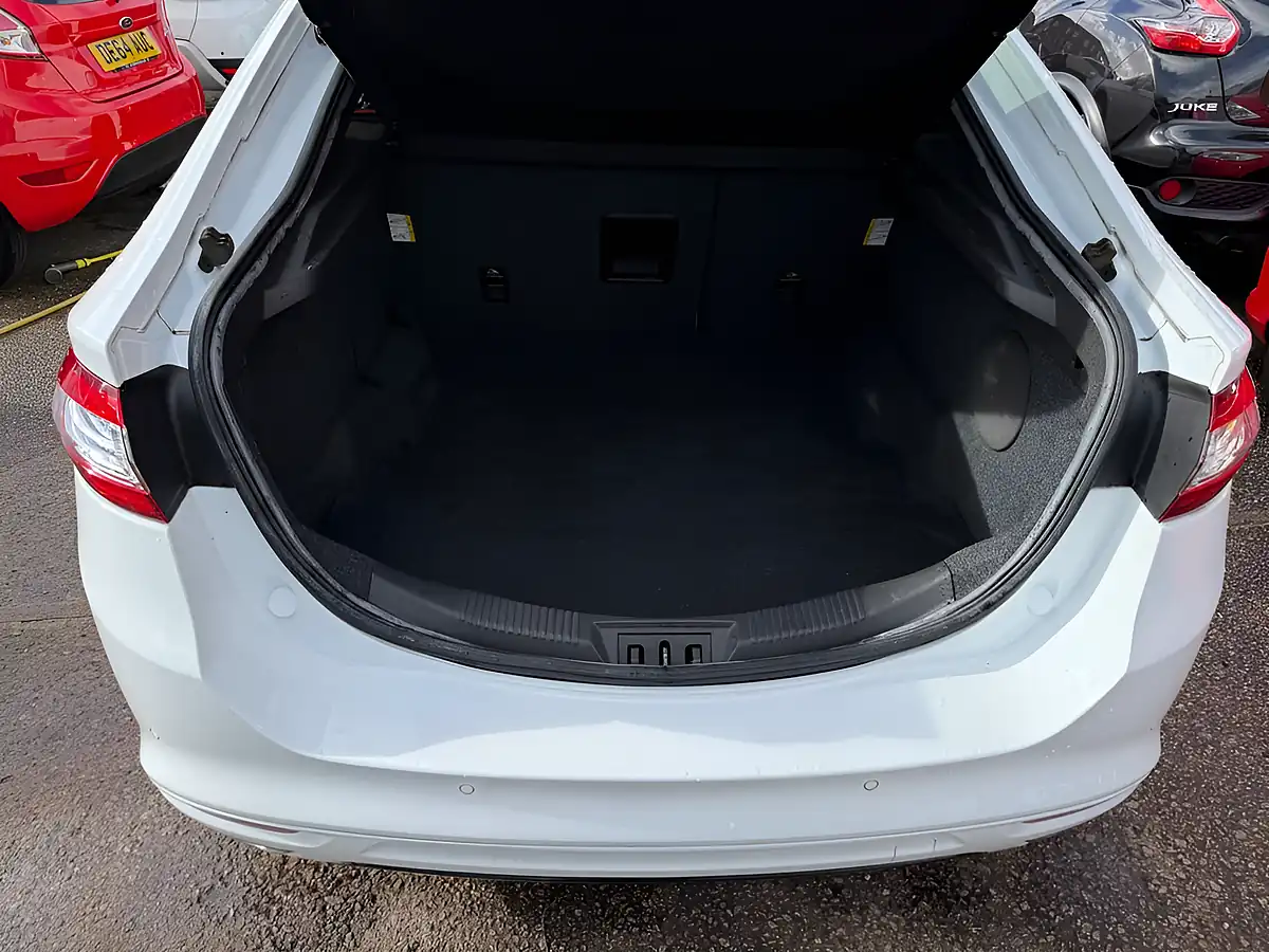 Used 2018 Ford Mondeo ST-Line Edition White - Interior and Exterior details 8