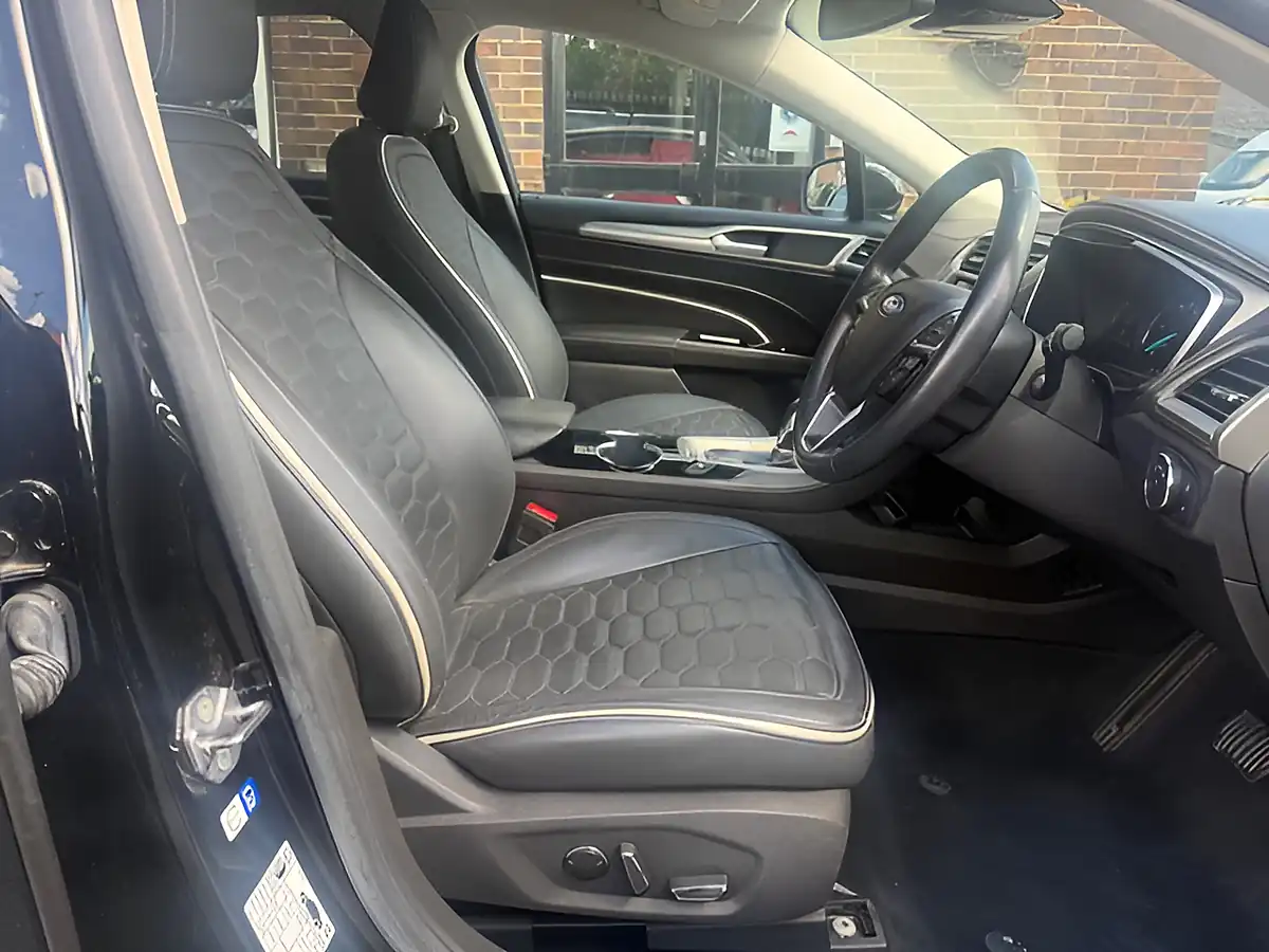 Used 2018 Ford Mondeo Vignale Black - Interior and Exterior details 11