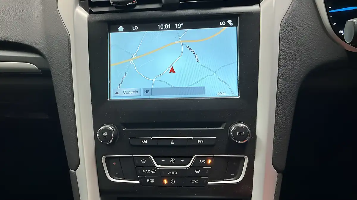 Used 2018 Ford Mondeo Zetec Grey - Interior and Exterior details 10