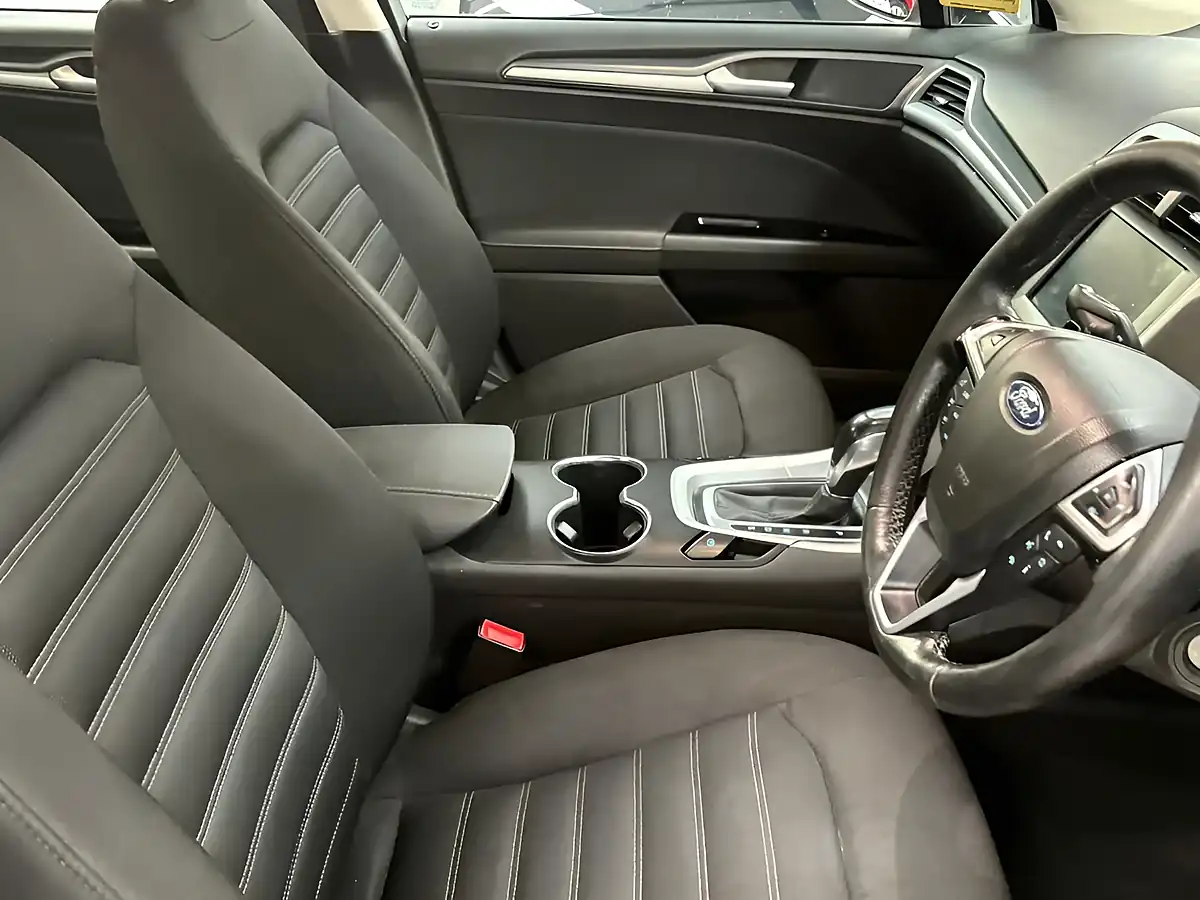 Used 2018 Ford Mondeo Zetec Red - Interior and Exterior details 11