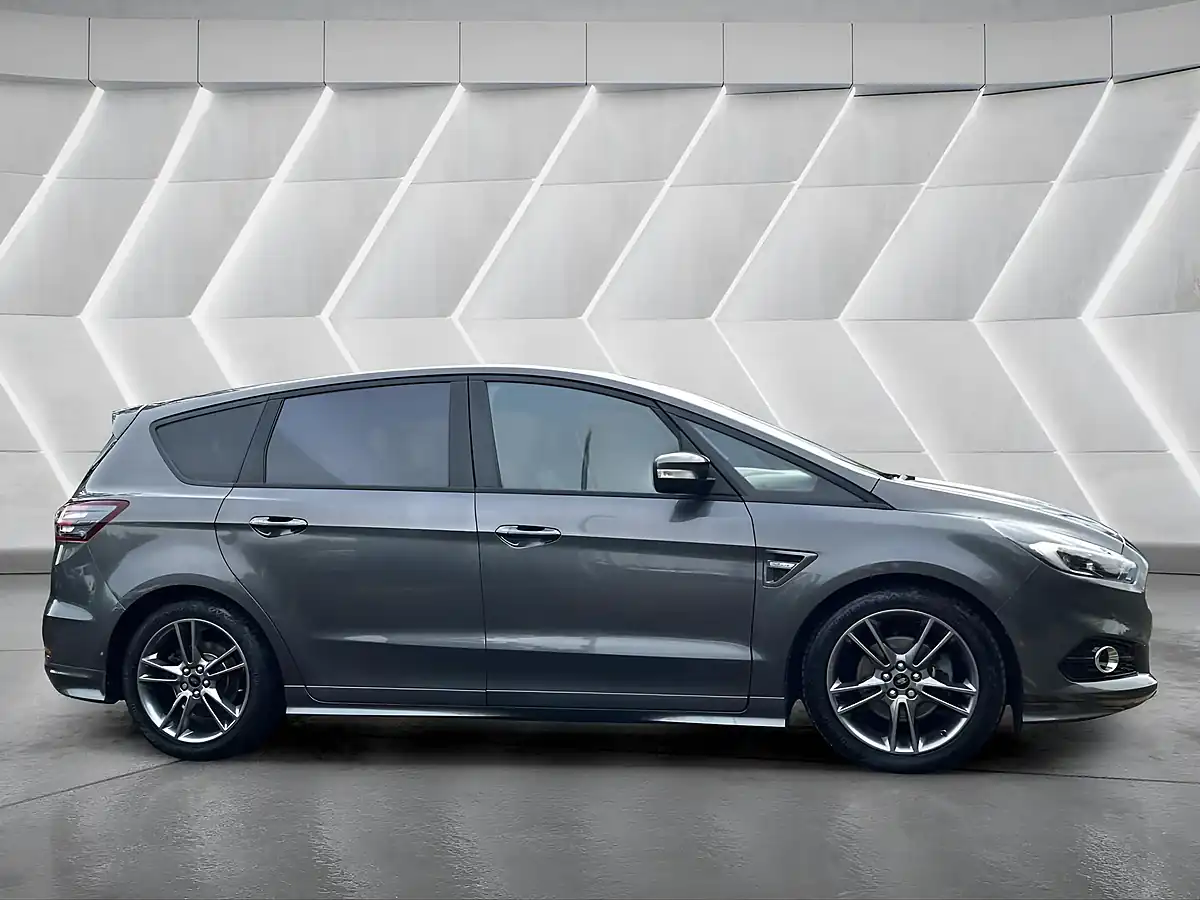 Used 2018 Ford S-Max ST-Line Grey - Interior and Exterior details 4