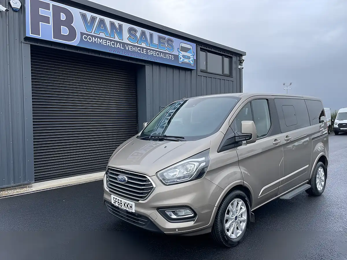Used 2018 Ford Tourneo Custom Independence RS Gold - Front View