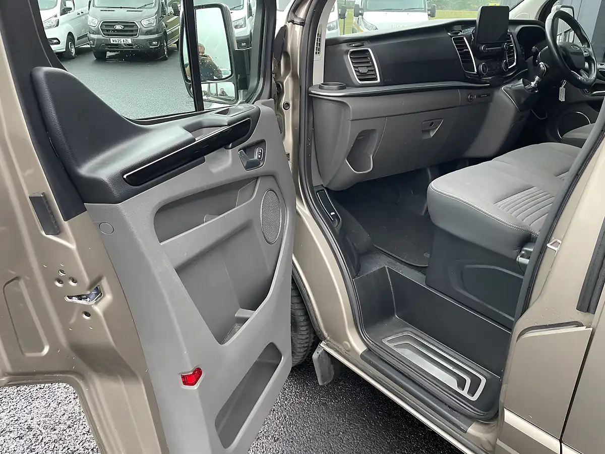 Used 2018 Ford Tourneo Custom Independence RS Gold - Interior and Exterior details 15