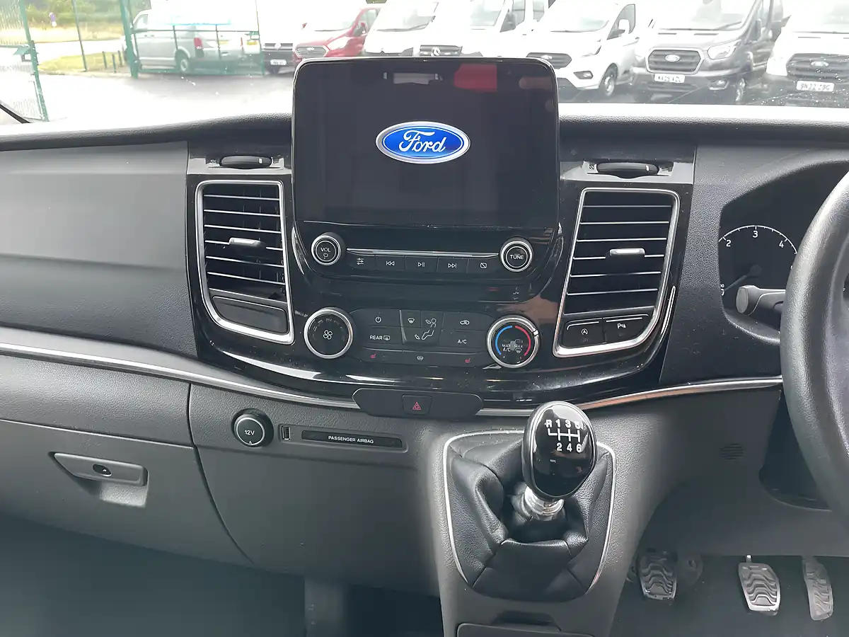 Used 2018 Ford Tourneo Custom Independence RS Gold - Interior and Exterior details 8