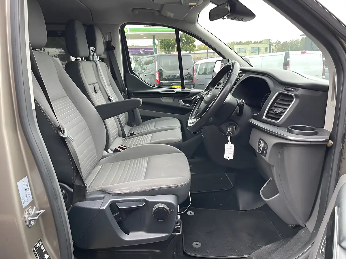 Used 2018 Ford Tourneo Custom Independence RS Gold - Interior and Exterior details 9