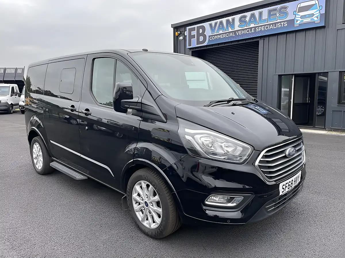 Used 2018 Ford Tourneo Custom Titanium Black - Front View