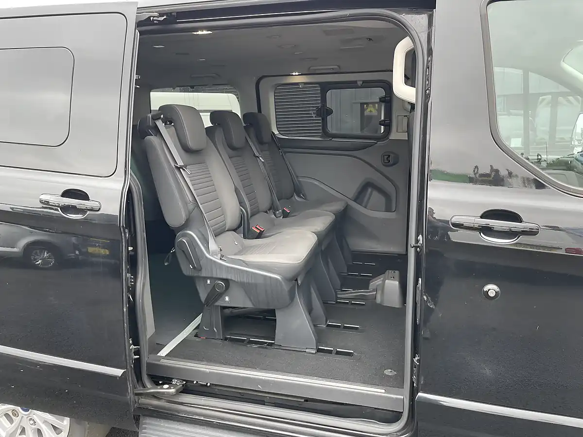 Used 2018 Ford Tourneo Custom Titanium Black - Interior and Exterior details 10