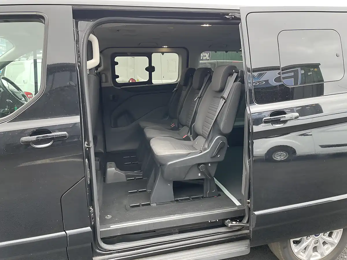 Used 2018 Ford Tourneo Custom Titanium Black - Interior and Exterior details 13