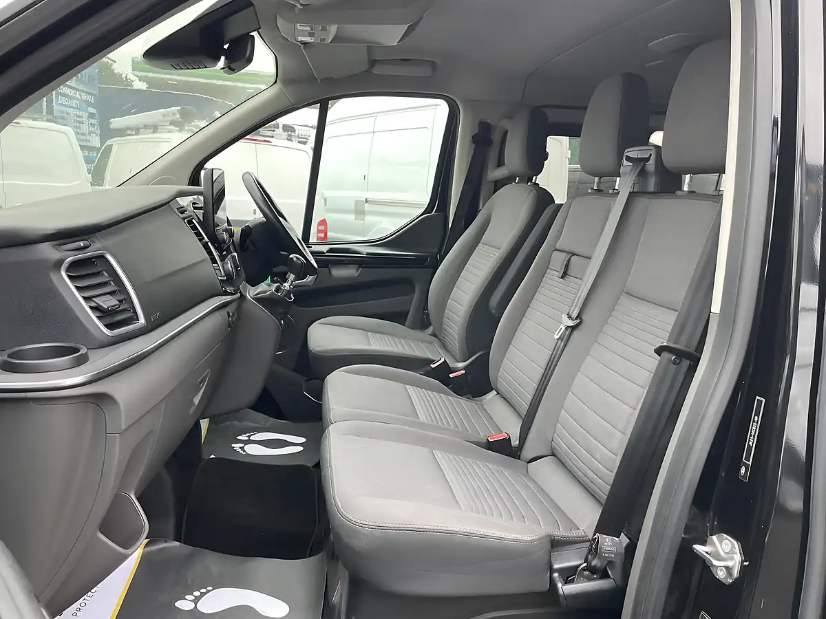 Used 2018 Ford Tourneo Custom Titanium Black - Interior and Exterior details 15