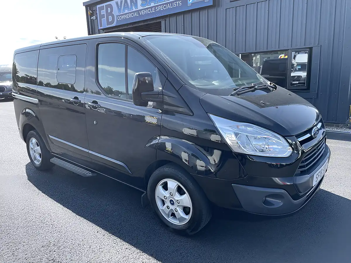Used 2018 Ford Tourneo Custom Titanium Black - Front View