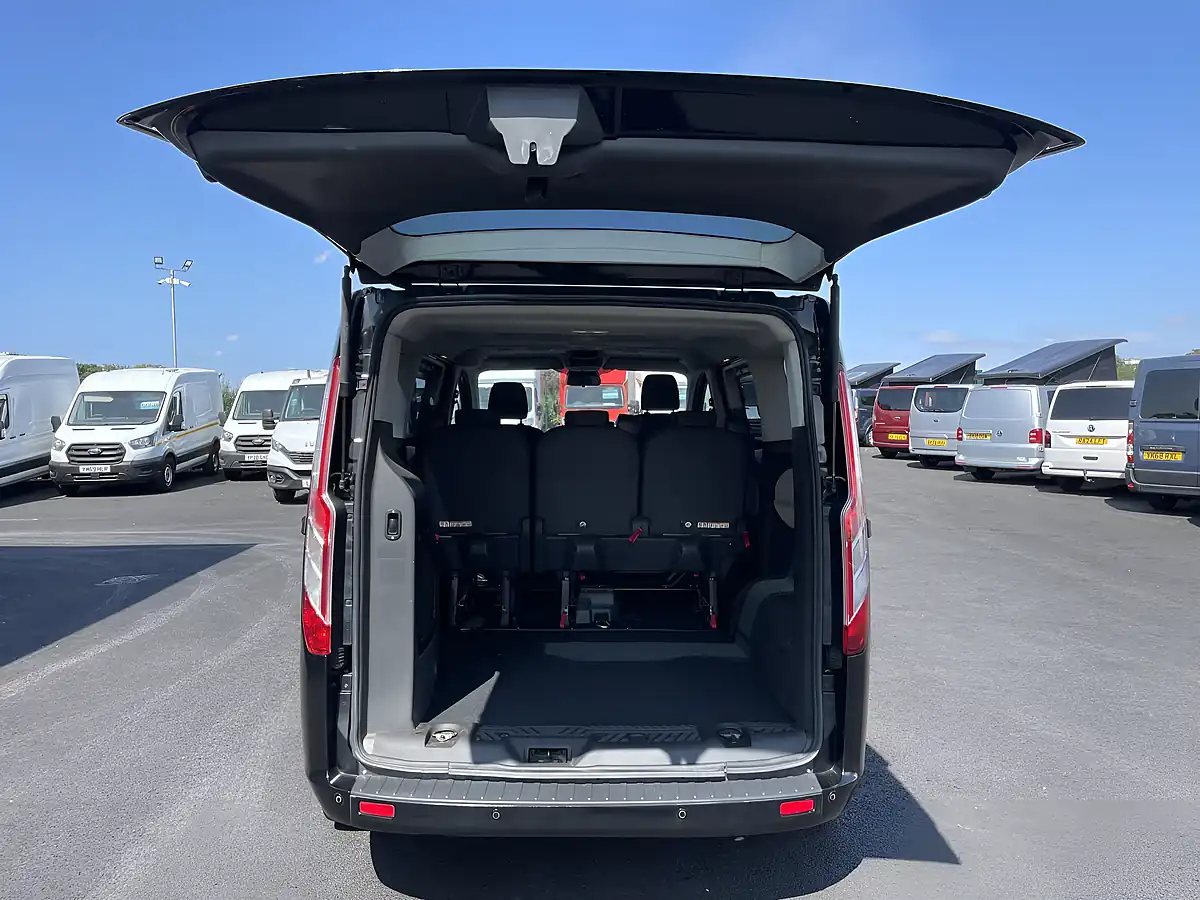 Used 2018 Ford Tourneo Custom Titanium Black - Interior and Exterior details 11