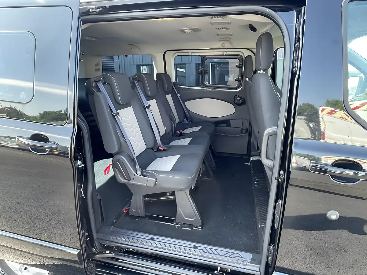 Used 2018 Ford Tourneo Custom Titanium Black - Interior and Exterior details 9