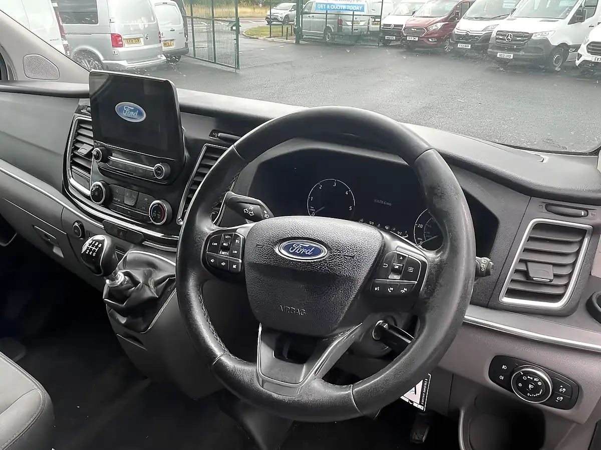 Used 2018 Ford Tourneo Custom Titanium Black - Interior and Exterior details 7