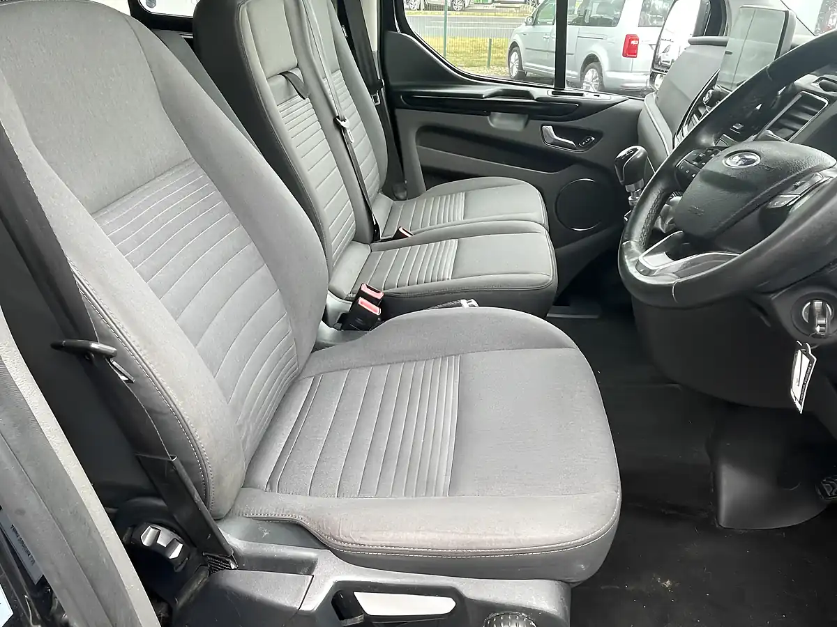 Used 2018 Ford Tourneo Custom Titanium Black - Interior and Exterior details 8