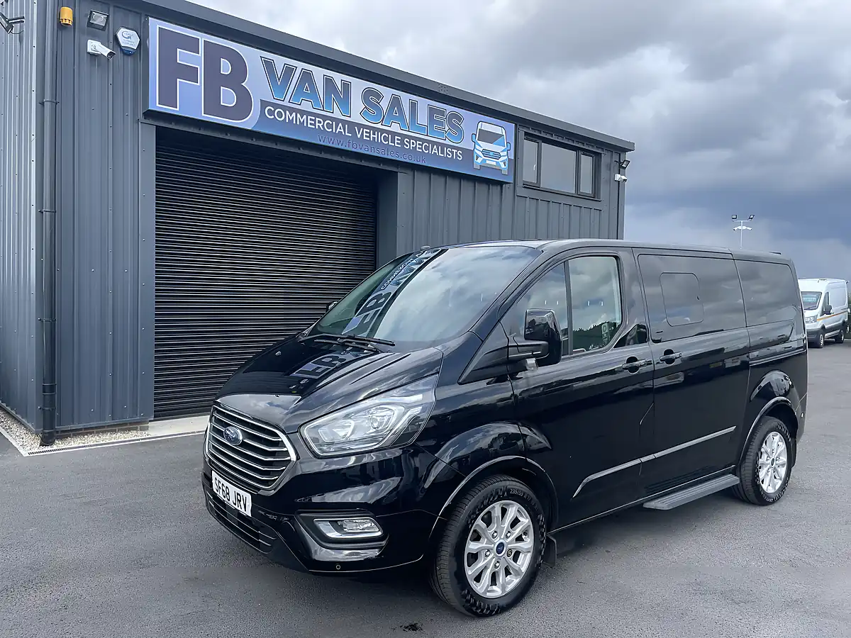 Used 2018 Ford Tourneo Custom Titanium Black - Front View