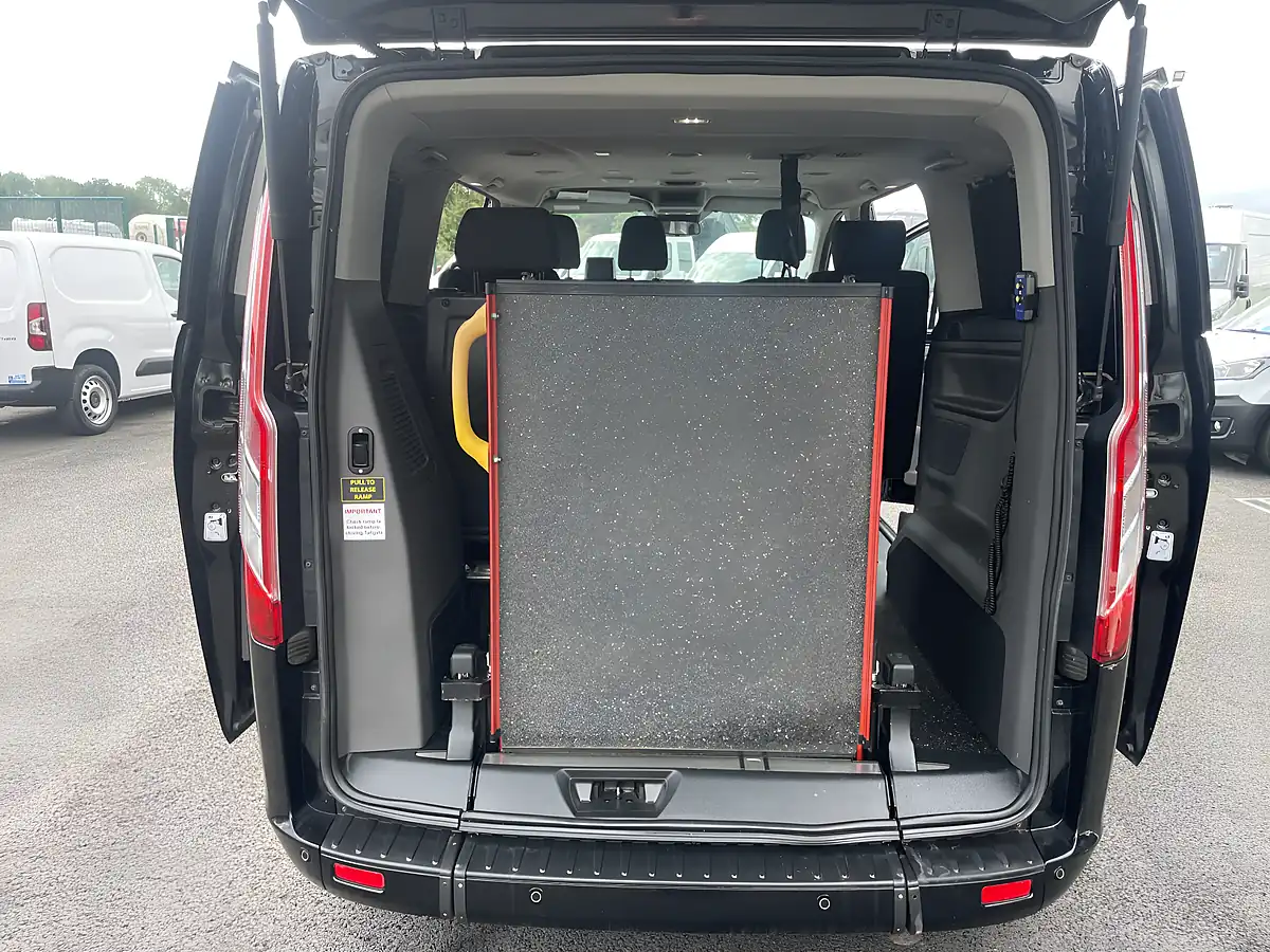 Used 2018 Ford Tourneo Custom Titanium Black - Interior and Exterior details 9