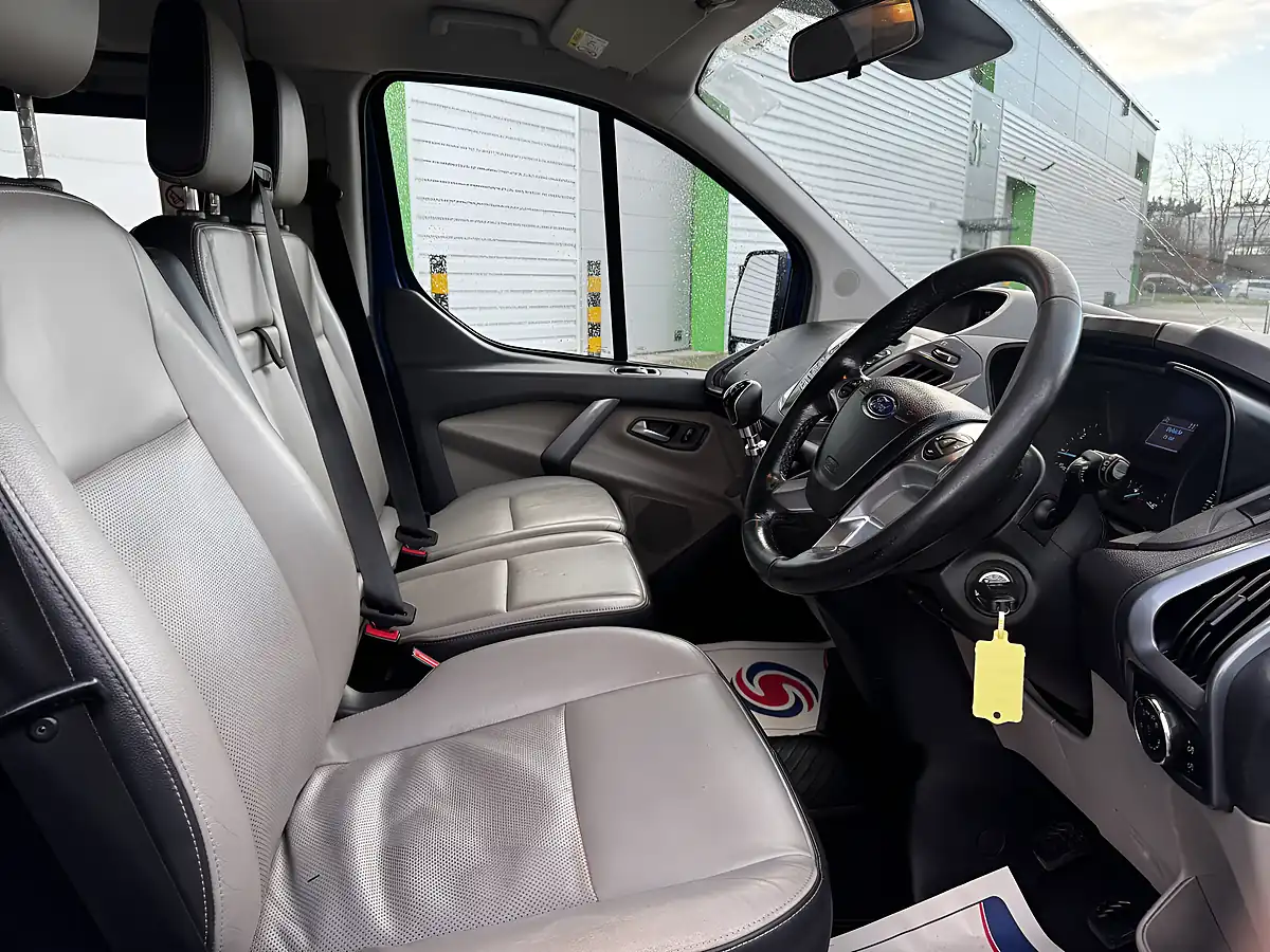 Used 2018 Ford Tourneo Custom Titanium Blue - Interior and Exterior details 14