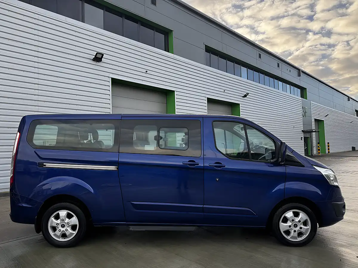 Used 2018 Ford Tourneo Custom Titanium Blue - Interior and Exterior details 8