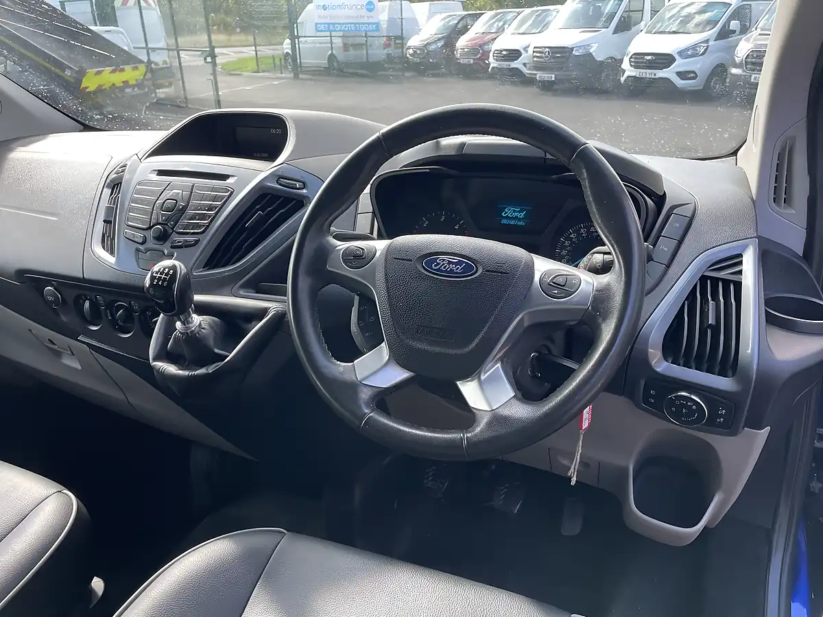 Used 2018 Ford Tourneo Custom Titanium Blue - Interior and Exterior details 11