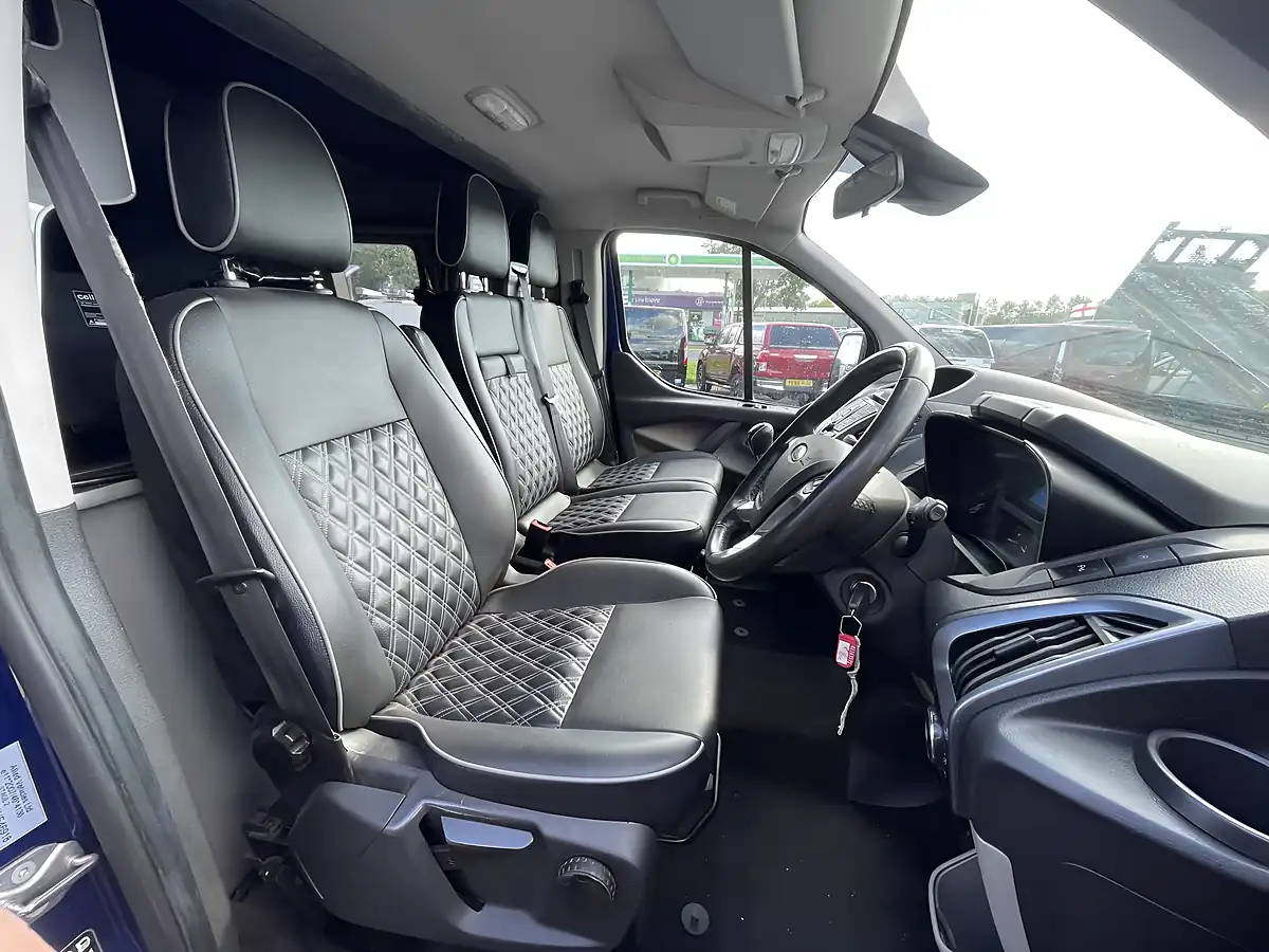 Used 2018 Ford Tourneo Custom Titanium Blue - Interior and Exterior details 13