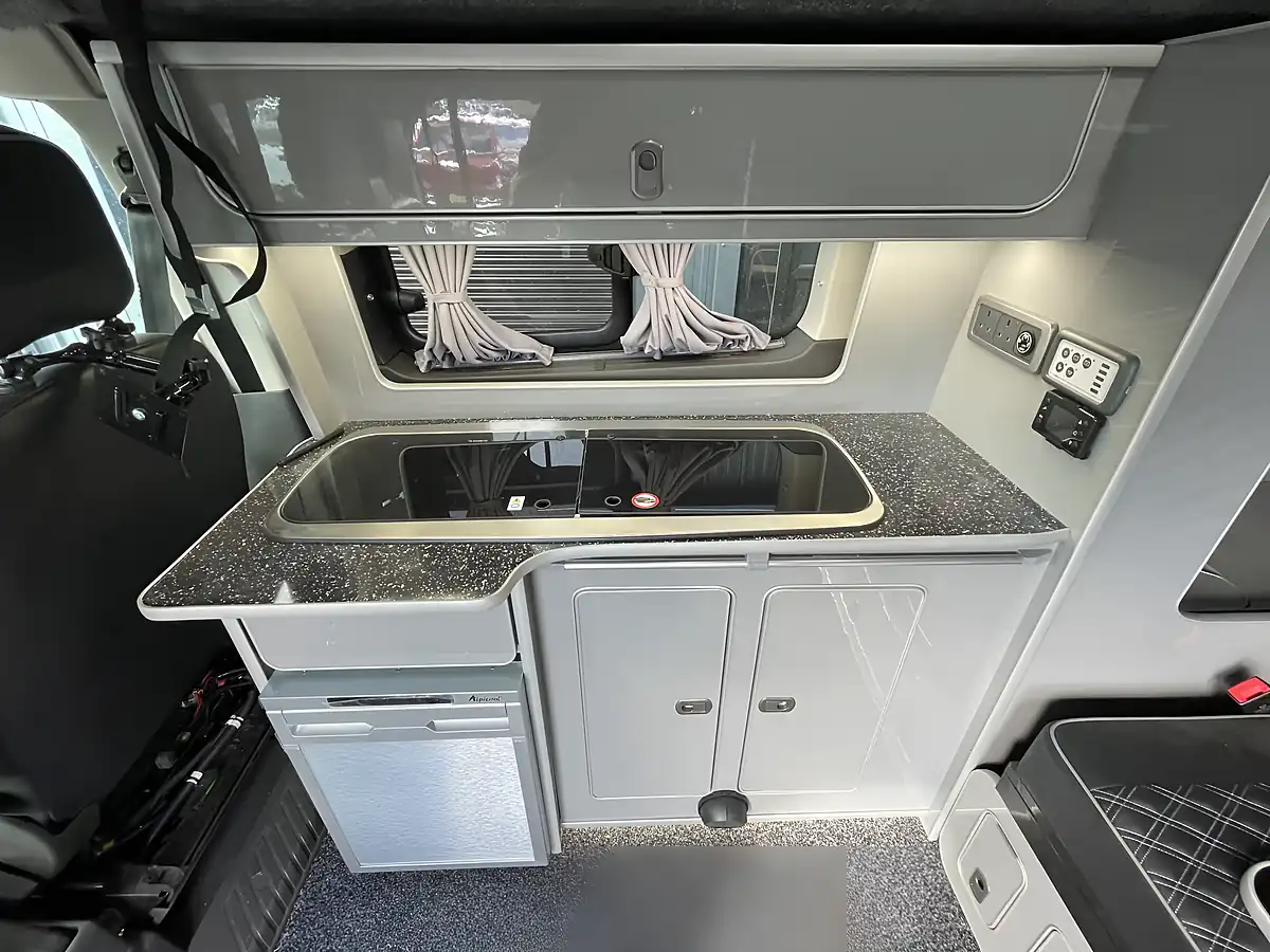 Used 2018 Ford Tourneo Custom Titanium Blue - Interior and Exterior details 17
