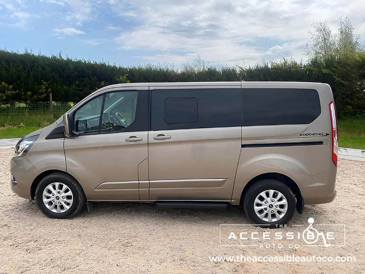 Used 2018 Ford Tourneo Custom Titanium Blue - Interior and Exterior details 6