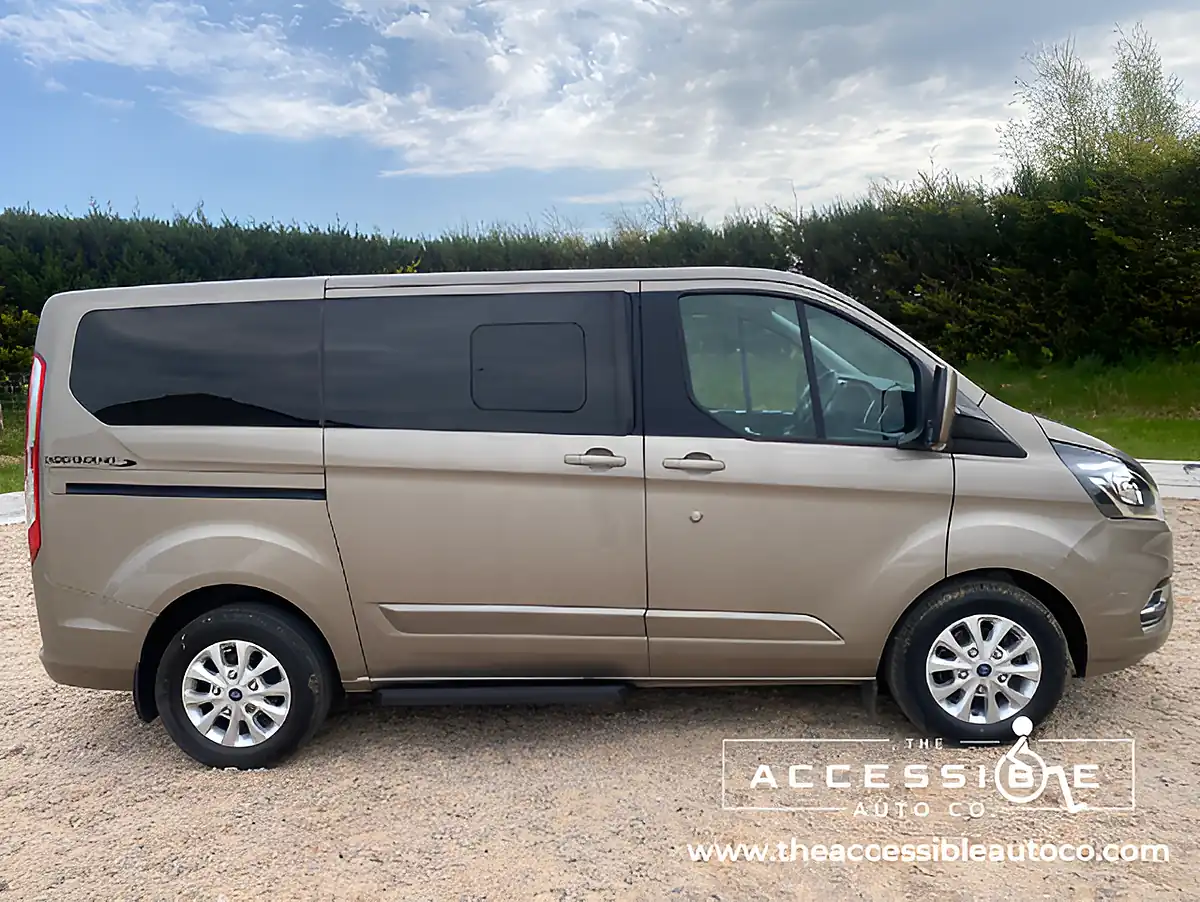 Used 2018 Ford Tourneo Custom Titanium Blue - Interior and Exterior details 7