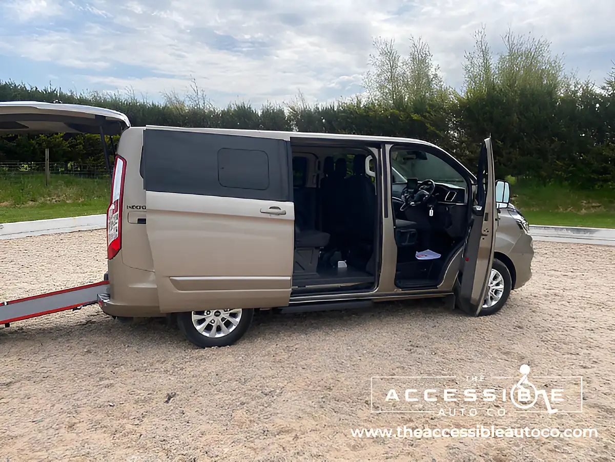 Used 2018 Ford Tourneo Custom Titanium Blue - Interior and Exterior details 8