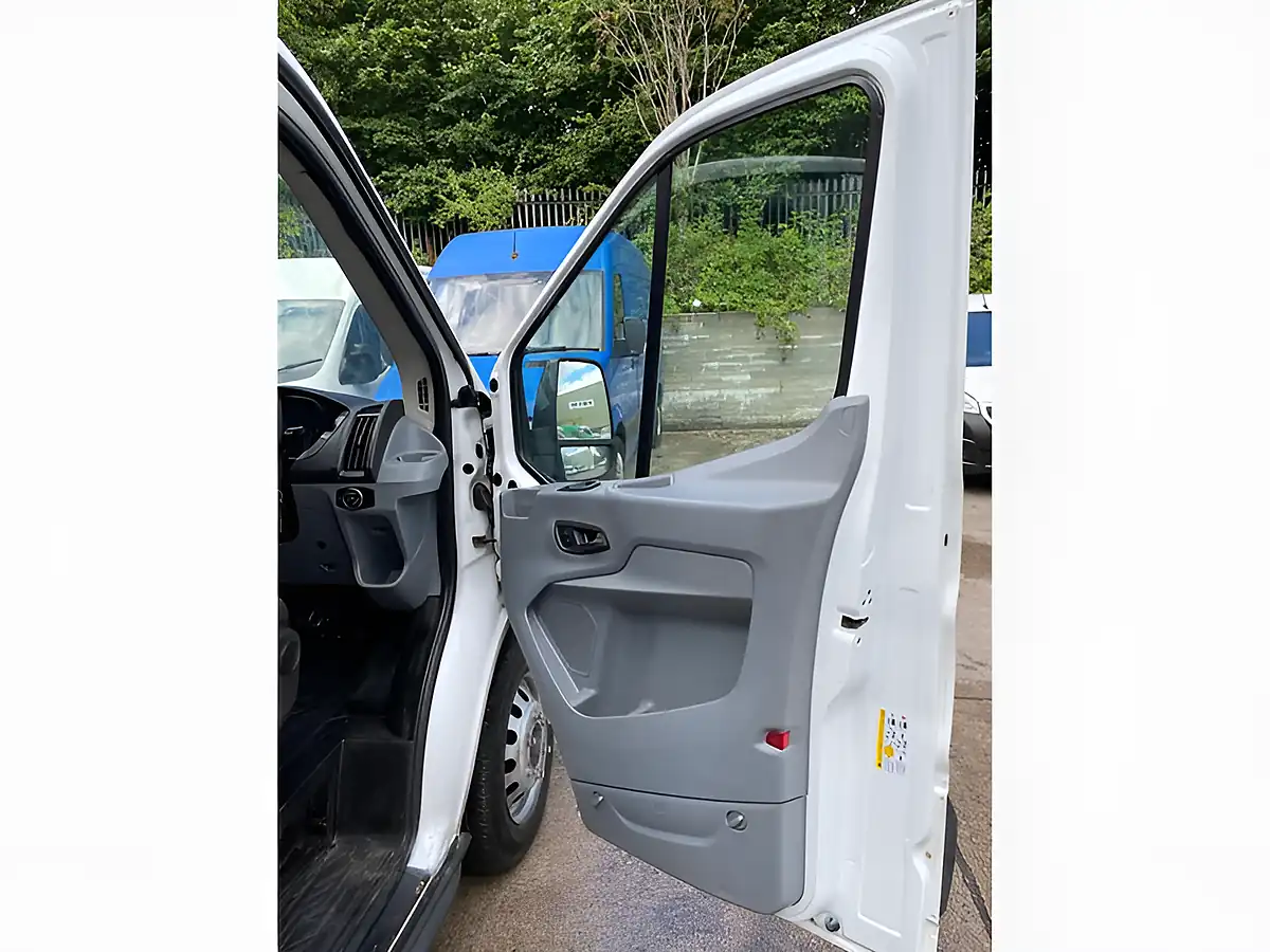 Used 2018 Ford Transit 350 Double Cab Double Tipper L3 White - Interior and Exterior details 12