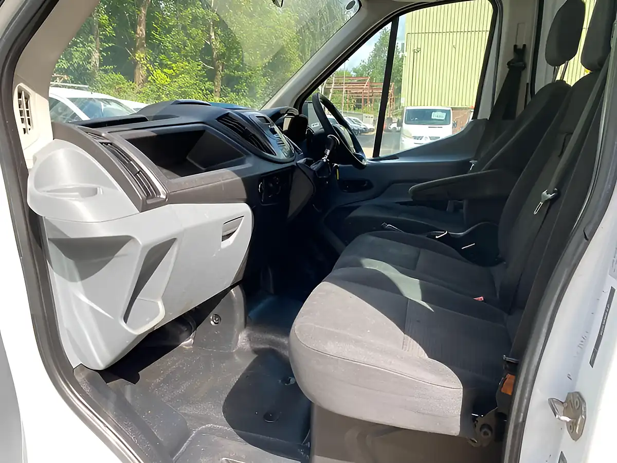 Used 2018 Ford Transit 350 Double Cab Double Tipper L3 White - Interior and Exterior details 19