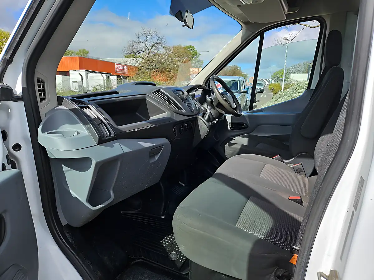 Used 2018 Ford Transit 350 L4H1 Lwb Dropside White - Interior and Exterior details 10