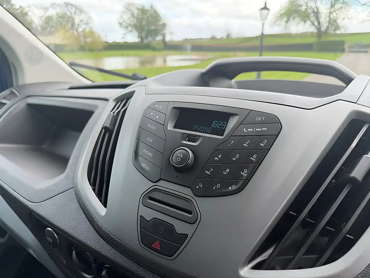 Used 2018 Ford Transit 350 Tipper Deep Impact Blue - Interior and Exterior details 10