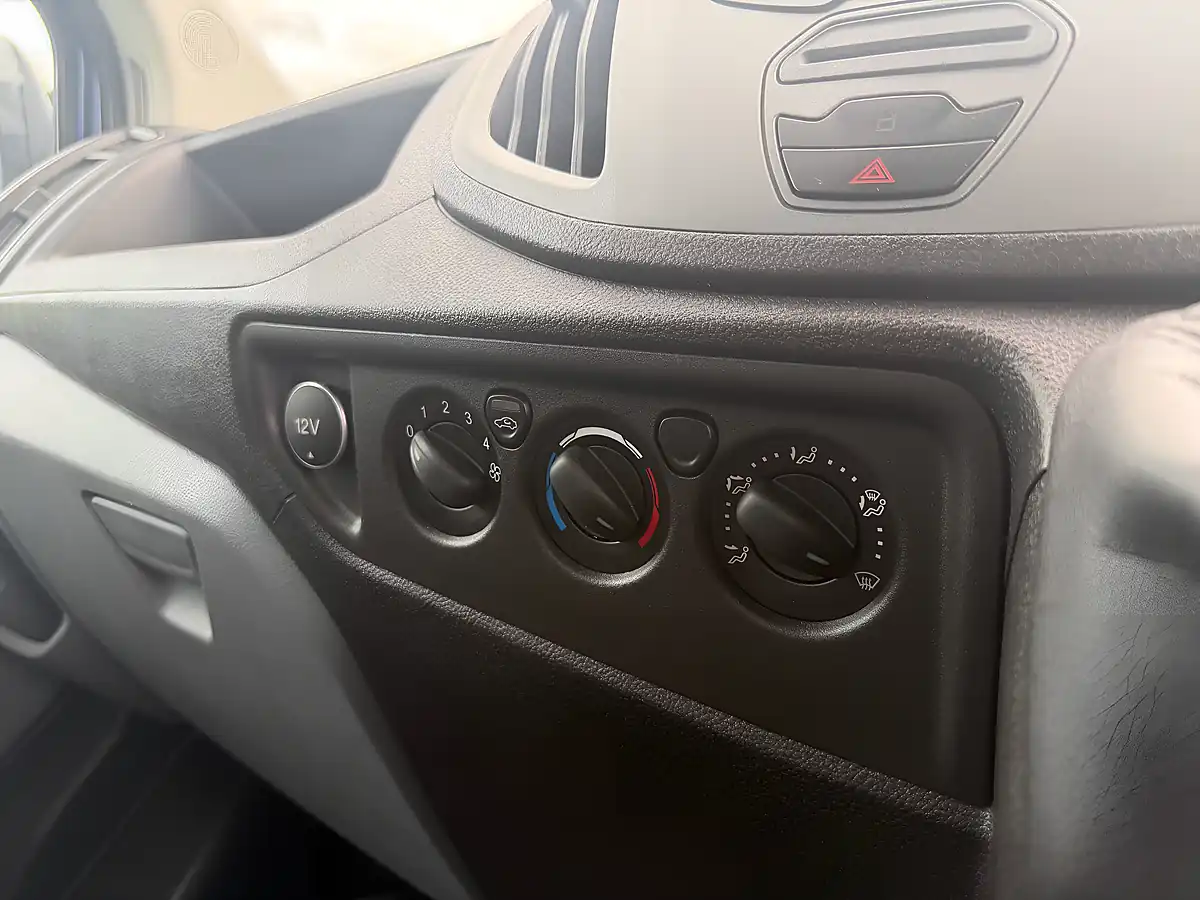 Used 2018 Ford Transit 350 Tipper Deep Impact Blue - Interior and Exterior details 11