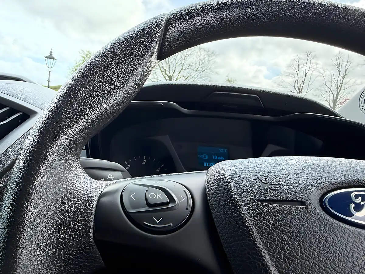 Used 2018 Ford Transit 350 Tipper Deep Impact Blue - Interior and Exterior details 13