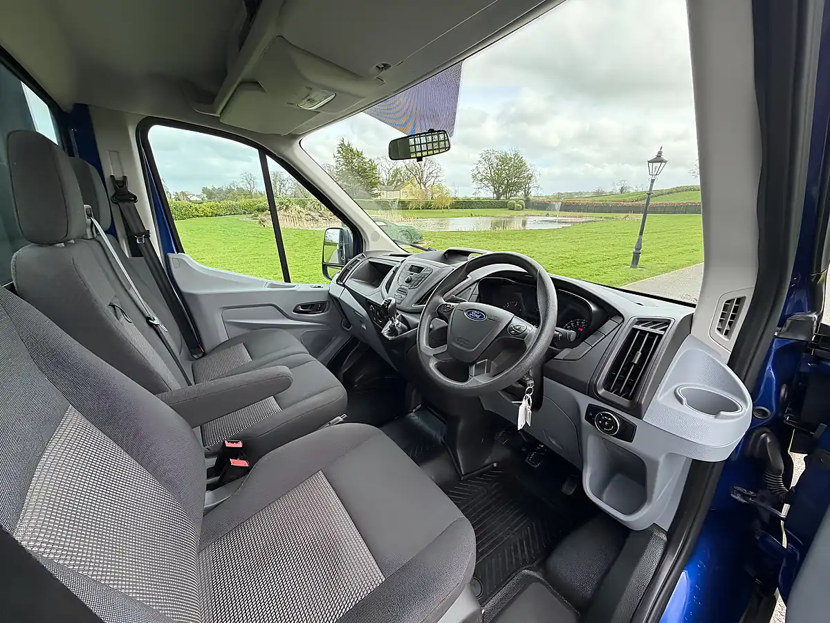 Used 2018 Ford Transit 350 Tipper Deep Impact Blue - Interior and Exterior details 5