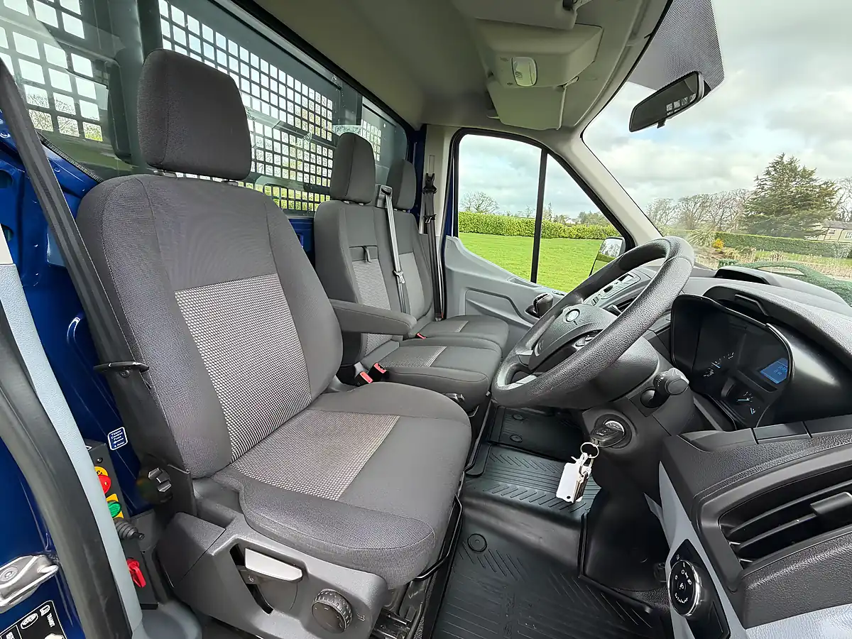Used 2018 Ford Transit 350 Tipper Deep Impact Blue - Interior and Exterior details 6