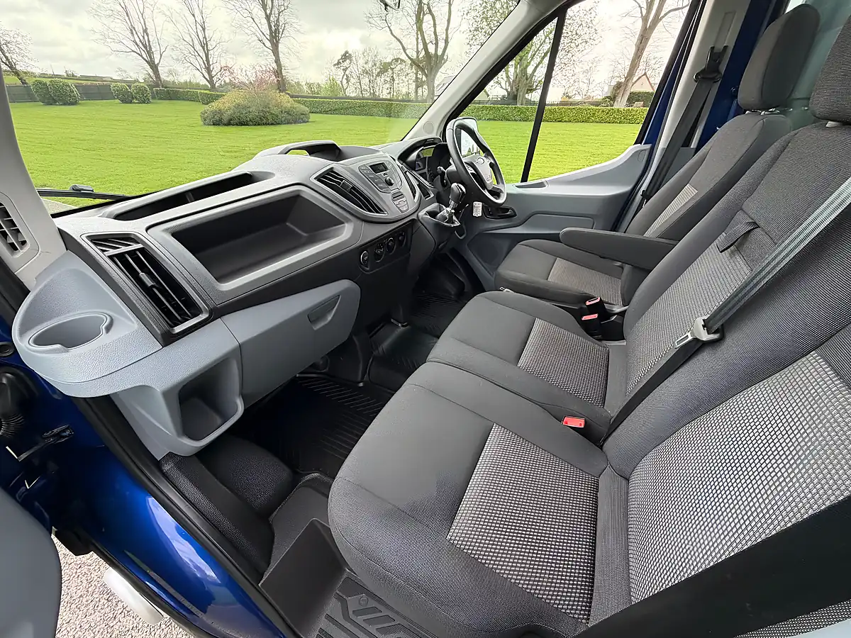 Used 2018 Ford Transit 350 Tipper Deep Impact Blue - Interior and Exterior details 8
