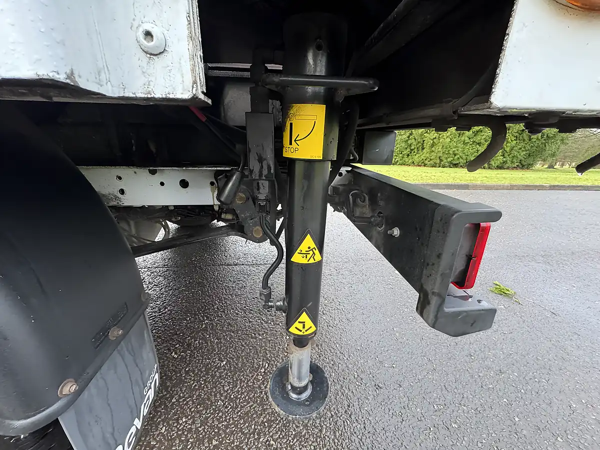 Used 2018 Ford Transit Chassis Cab White - Interior and Exterior details 10