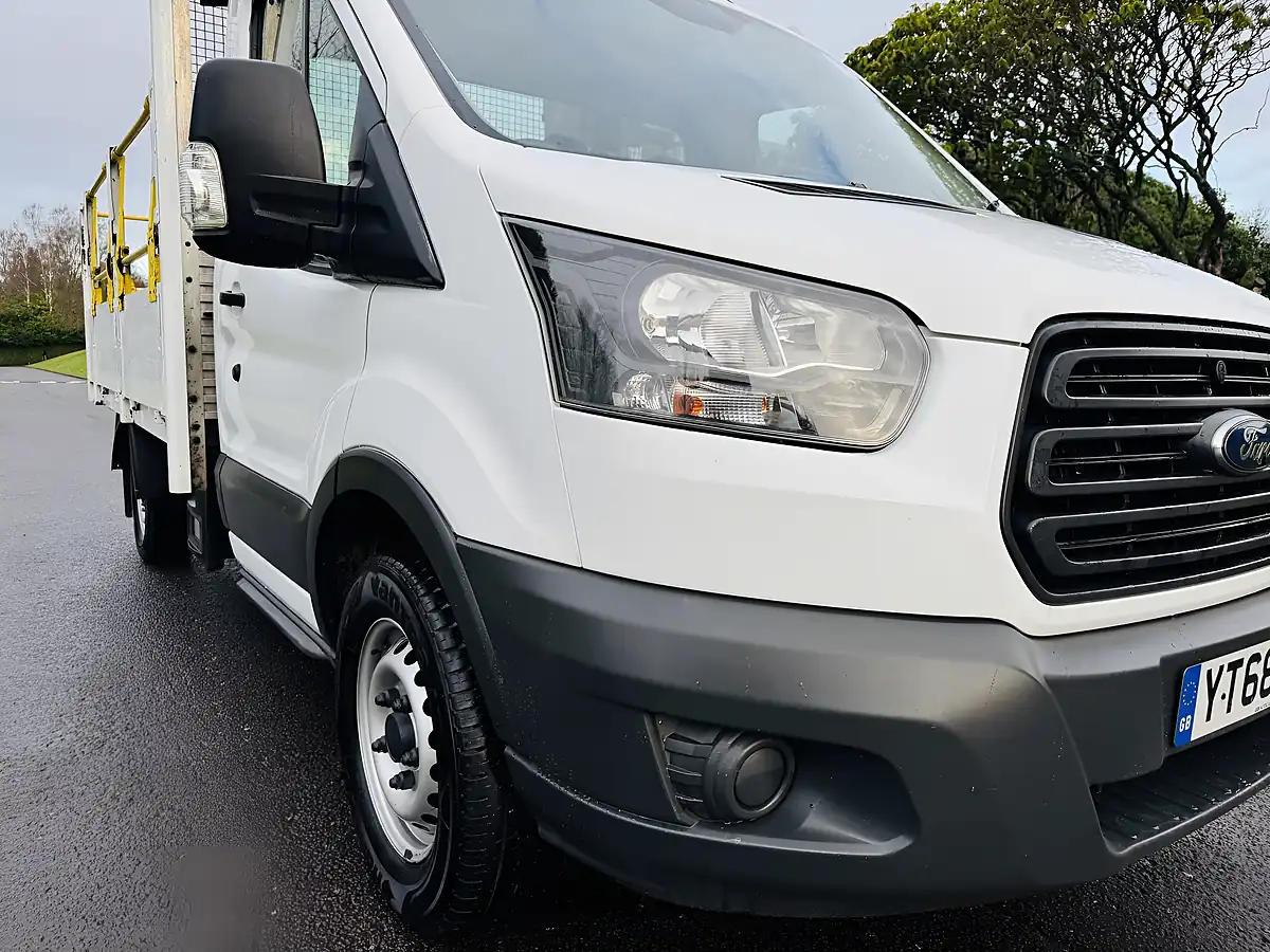 Used 2018 Ford Transit Chassis Cab White - Interior and Exterior details 9