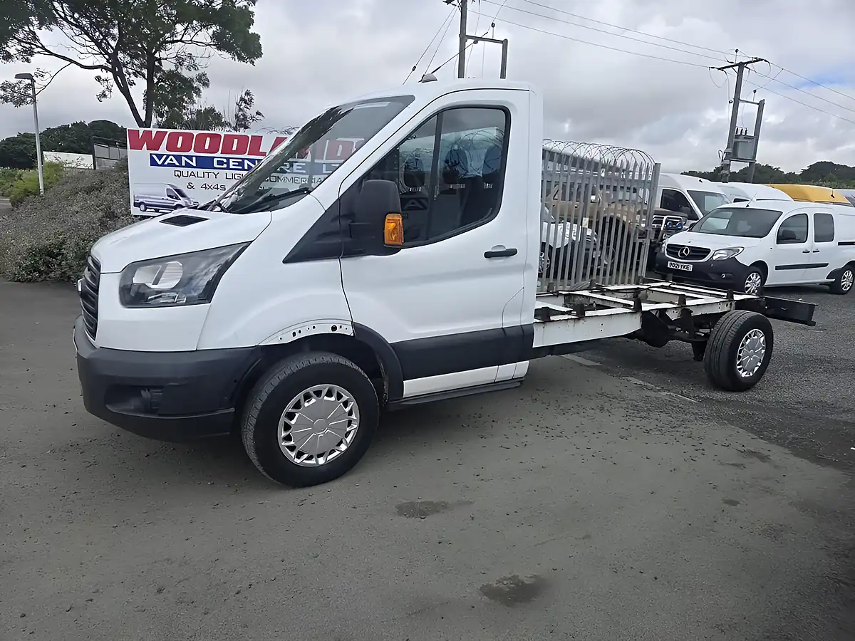 Used 2018 Ford Transit Chassis Cab White - Interior and Exterior details 4