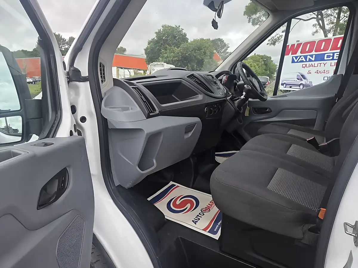 Used 2018 Ford Transit Chassis Cab White - Interior and Exterior details 7