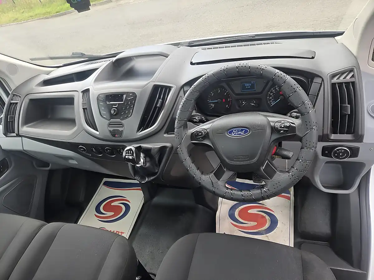 Used 2018 Ford Transit Chassis Cab White - Interior and Exterior details 9