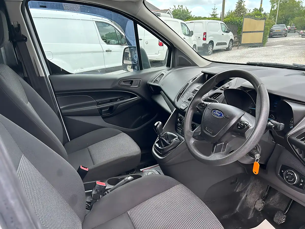 Used 2018 Ford Transit Connect 200 Econetic White - Interior and Exterior details 10